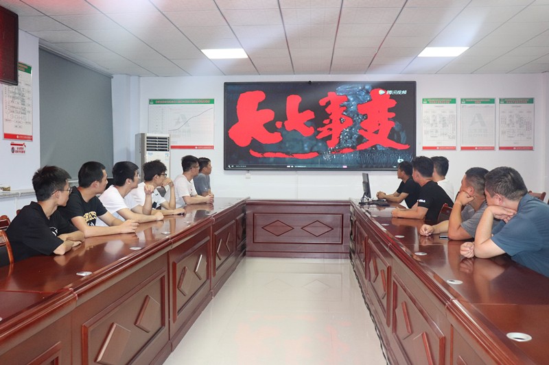 臨臨高速六標(biāo)開展支部主題黨日愛(ài)國(guó)主義教育活動(dòng)