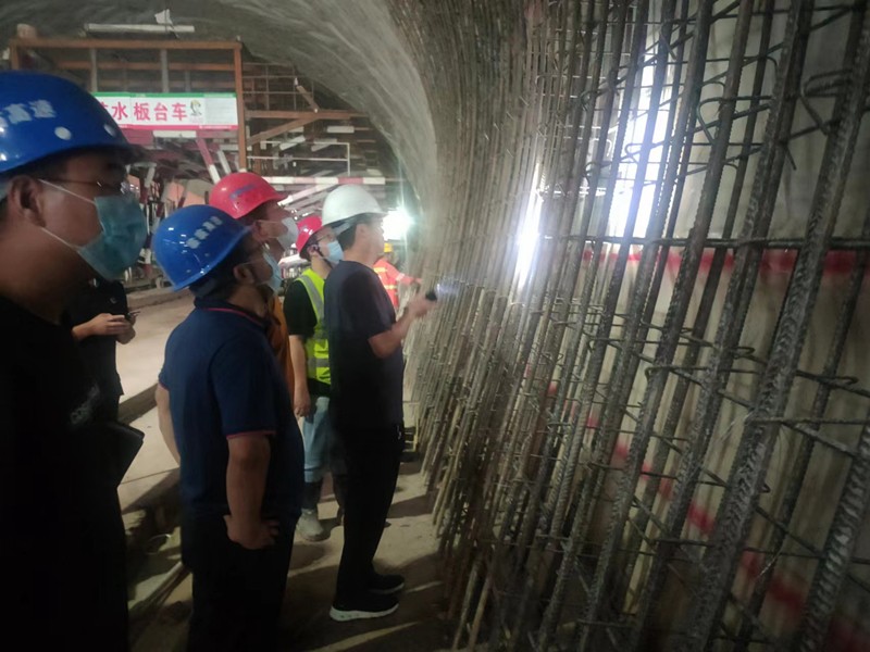 臨臨高速項(xiàng)目辦、總監(jiān)辦工程技術(shù)部對(duì)臨臨高速六標(biāo)進(jìn)行日常安全、質(zhì)量檢查