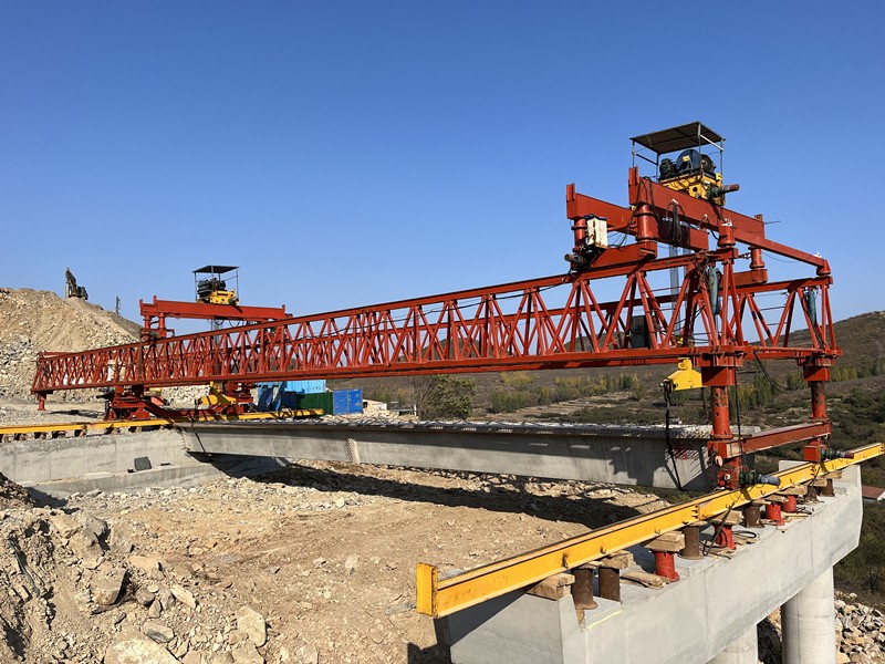 石匣裕1號(hào)大橋首梁架設(shè)完成