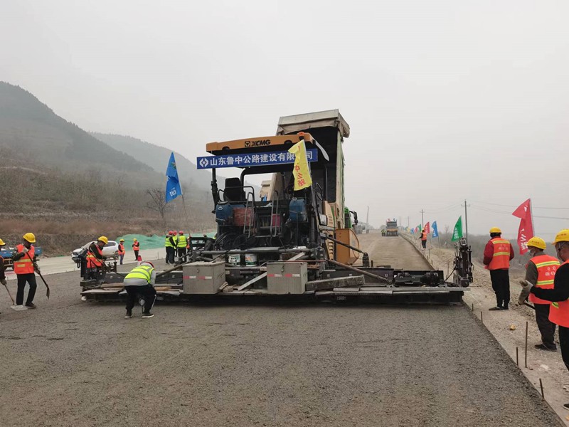 攤鋪施工中_副本