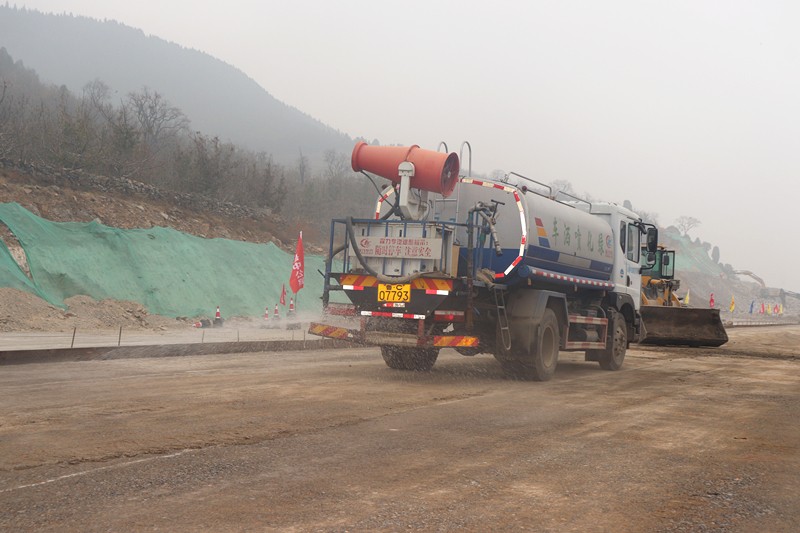 灑水濕潤下承層_副本