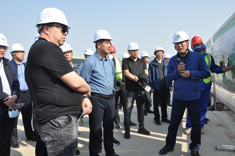 濟(jì)南至濰坊高速公路項(xiàng)目現(xiàn)場(chǎng)召開觀摩會(huì)