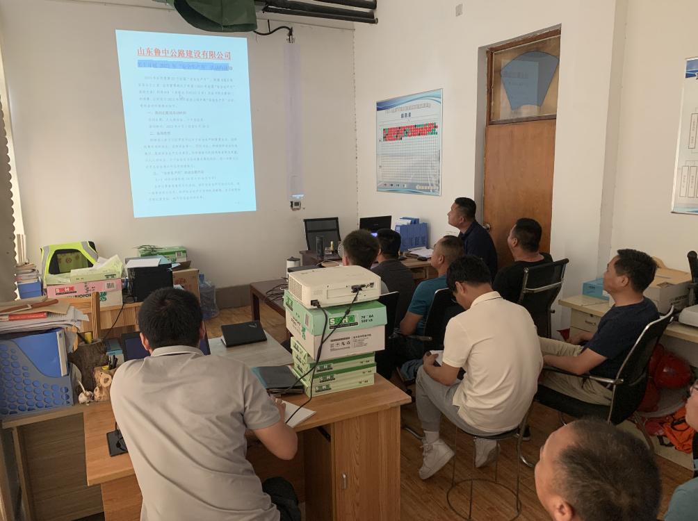 第五區(qū)域項(xiàng)目部開(kāi)啟安全生產(chǎn)月活動(dòng)