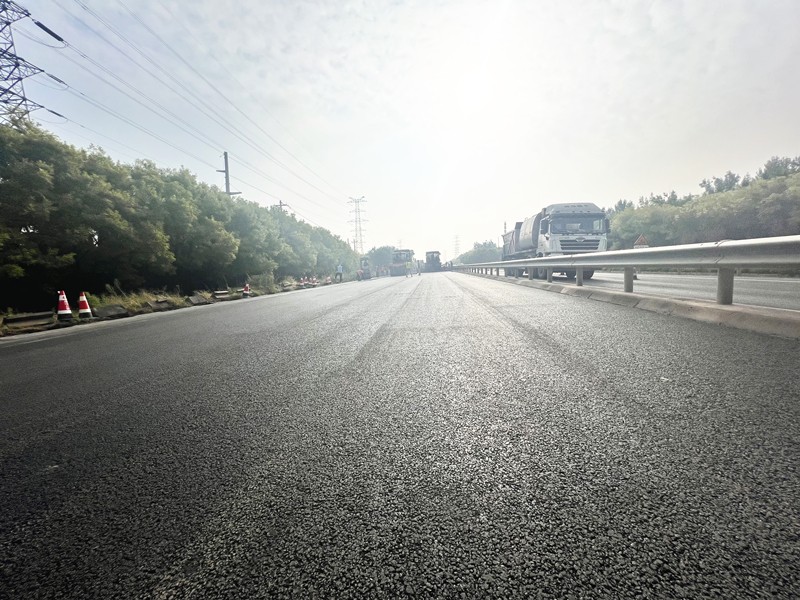 G309中修項(xiàng)目用奮斗獻(xiàn)禮國(guó)慶