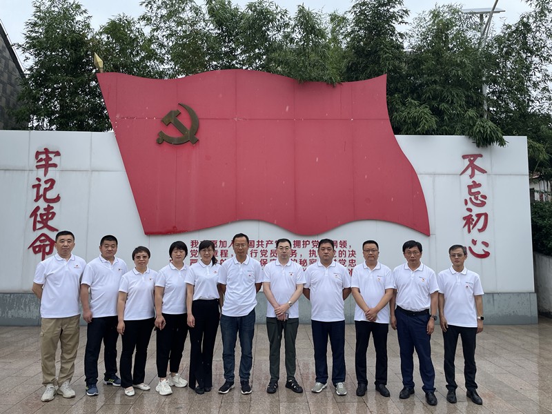 魯中公路基地黨支部組織開展 慶“七一”紅色教育活動(dòng)