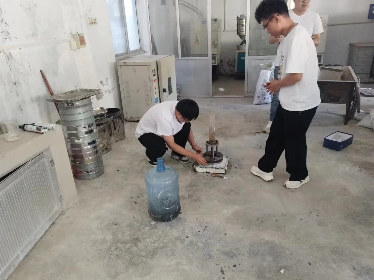 第二區(qū)域項(xiàng)目部組織滲水試驗(yàn)專項(xiàng)培訓(xùn)