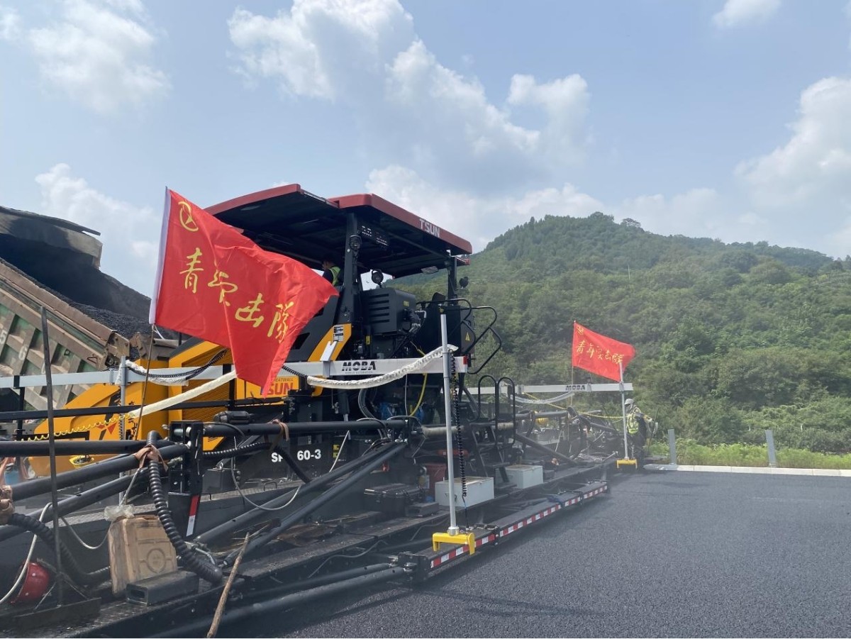 機(jī)械化施工公司青年突擊隊(duì)奮戰(zhàn)臨臨項(xiàng)目