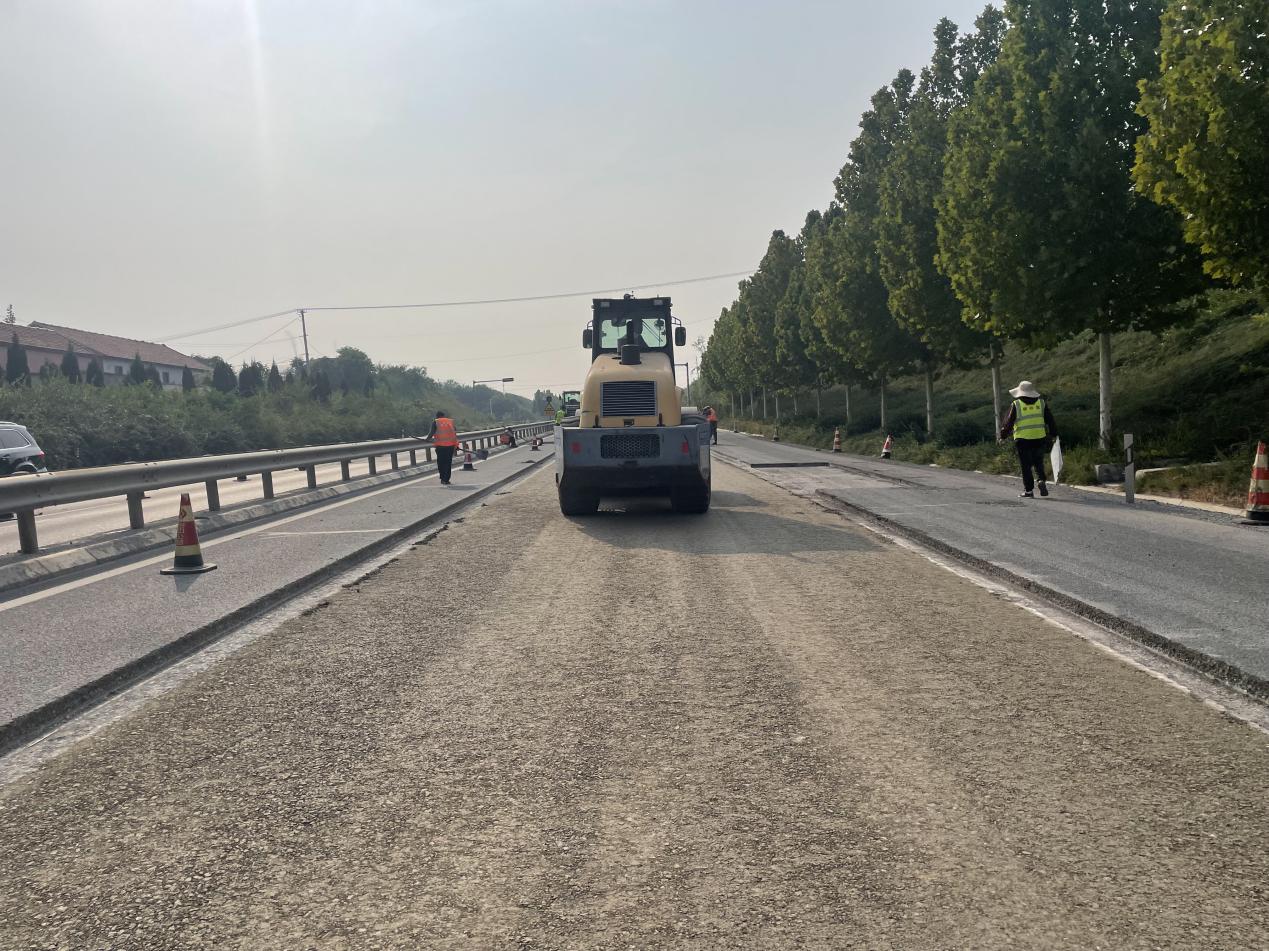 第二區(qū)域項(xiàng)目部全力推動(dòng)S102項(xiàng)目建設(shè)