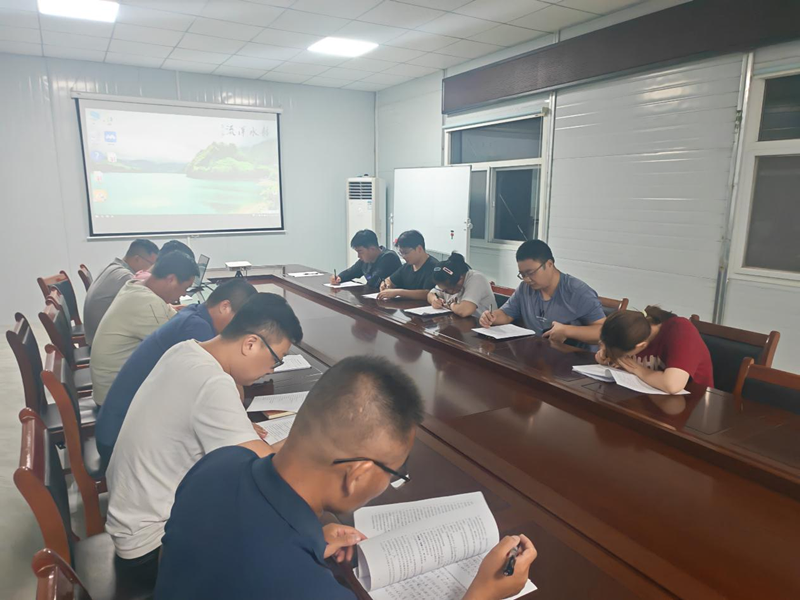 高青拌合站和二區(qū)域項(xiàng)目部聯(lián)合開(kāi)展事故隱患排查治理專項(xiàng)培訓(xùn)