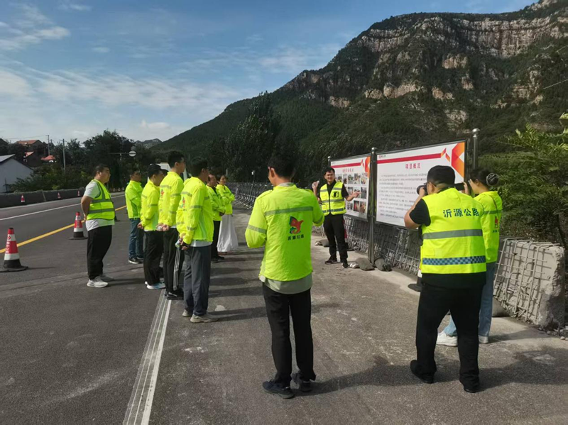沂源公路事業(yè)服務(wù)中心蒞臨S231張臺(tái)線參觀指導(dǎo)附屬施工