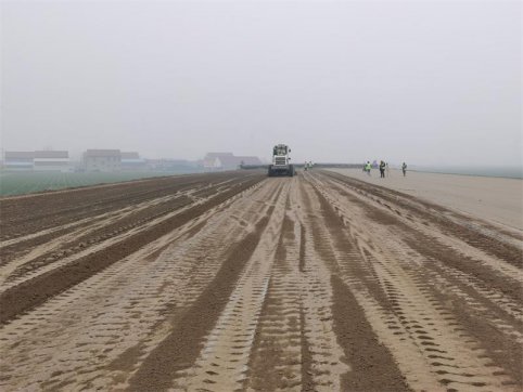 第二工程公司第一項(xiàng)目部順利完成4%水泥土首件施工