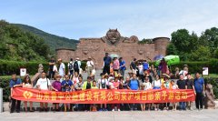 青青幼苗，雙手呵護(hù)