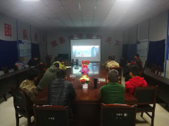 西南分公司組織員工集中觀看《大路朝天》