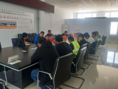 “五一勞動(dòng)節(jié)”公路施工建設(shè)者堅(jiān)守生產(chǎn)第一線