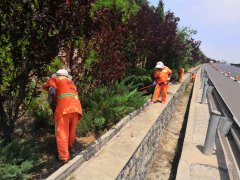 堅(jiān)守崗位，共戰(zhàn)高溫