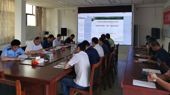 G341膠海線南崔路立交橋完成跨南崔路箱梁吊裝