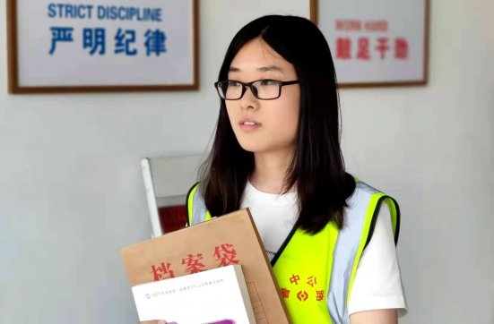 學(xué)會戰(zhàn)勝自我，放飛青春