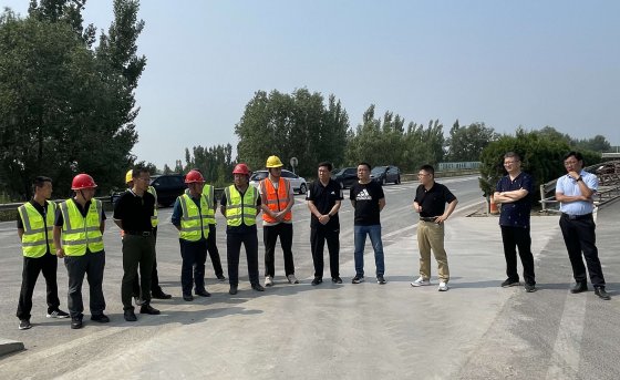 【抓作風(fēng) 創(chuàng)效益】公司在文昌湖梁場、G205沿線施工現(xiàn)場組織召開現(xiàn)場會(huì)