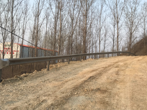 【臨臨風采】臨臨高速A匝道橋完成波形護欄臨邊防護